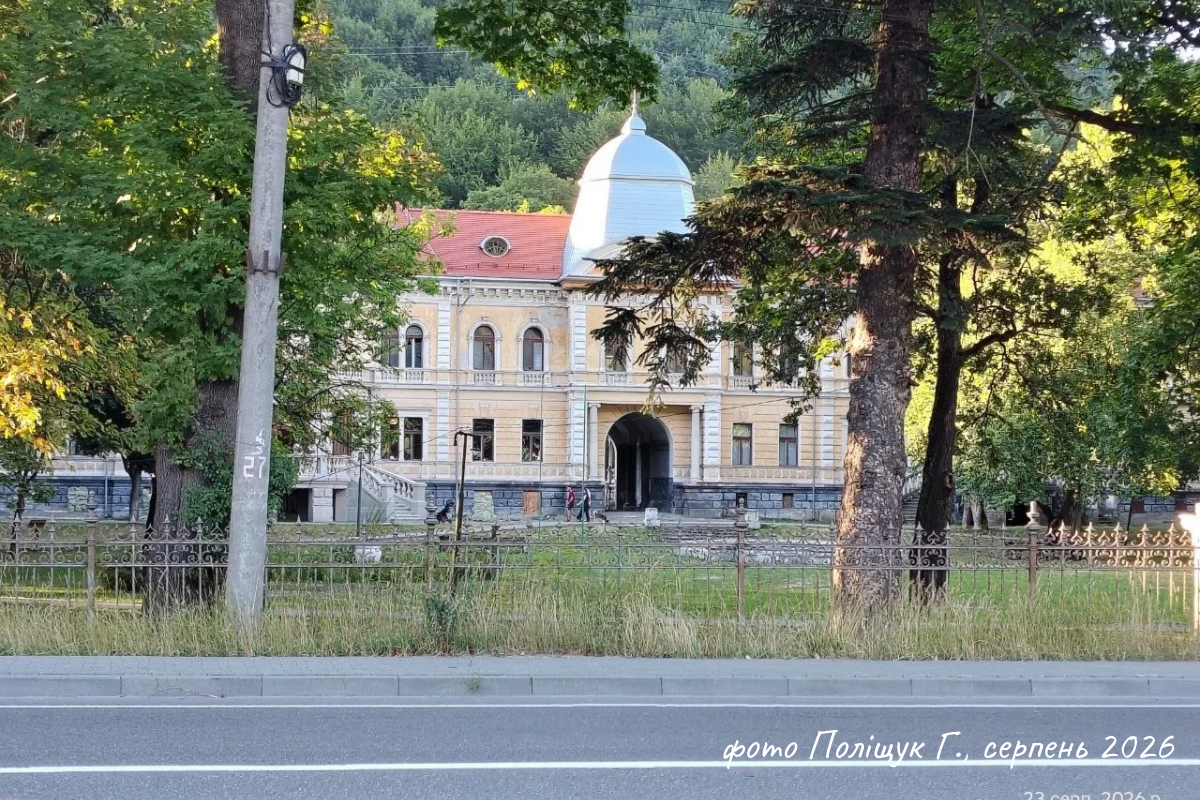 Палац Гредлів у Сколе